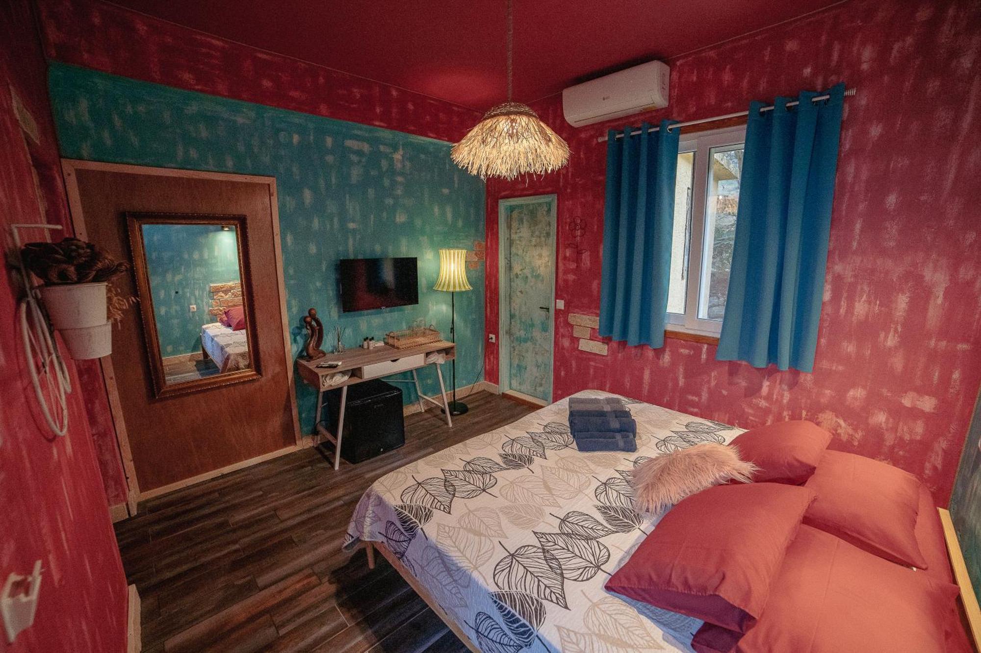 Antares Boutique Guesthouse Perama  Bagian luar foto