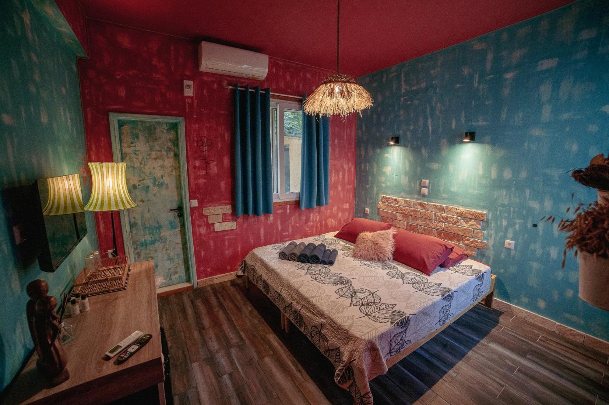 Antares Boutique Guesthouse Perama  Bagian luar foto